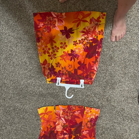 Size small 1-3 maybe a 4 straight from the islands - Picture 1 of 3